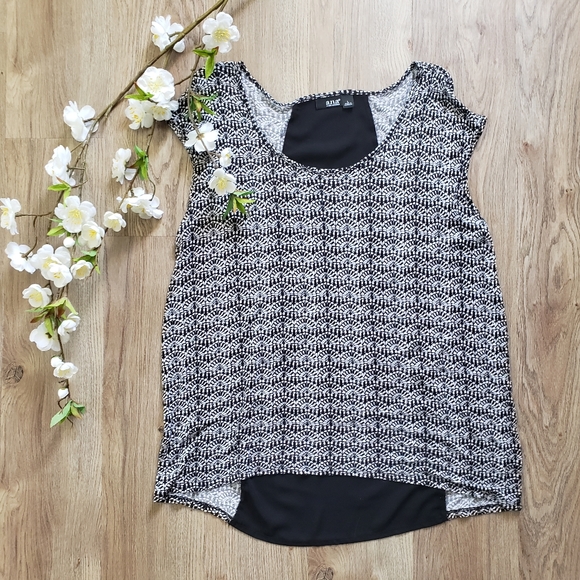 EUC🧁a.n.a.Lightweight High Low Hem sleeveless top - Picture 1 of 3